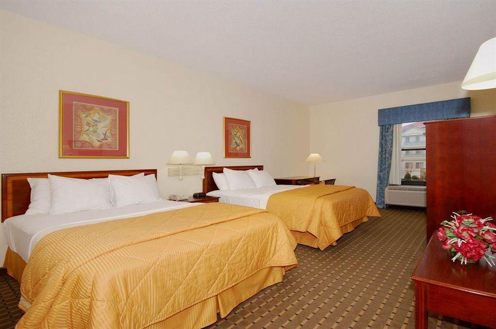 Red Roof Inn & Suites Ньюнен Экстерьер фото