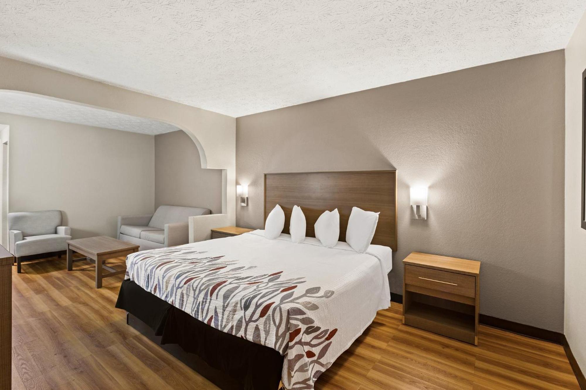 Red Roof Inn & Suites Ньюнен Экстерьер фото
