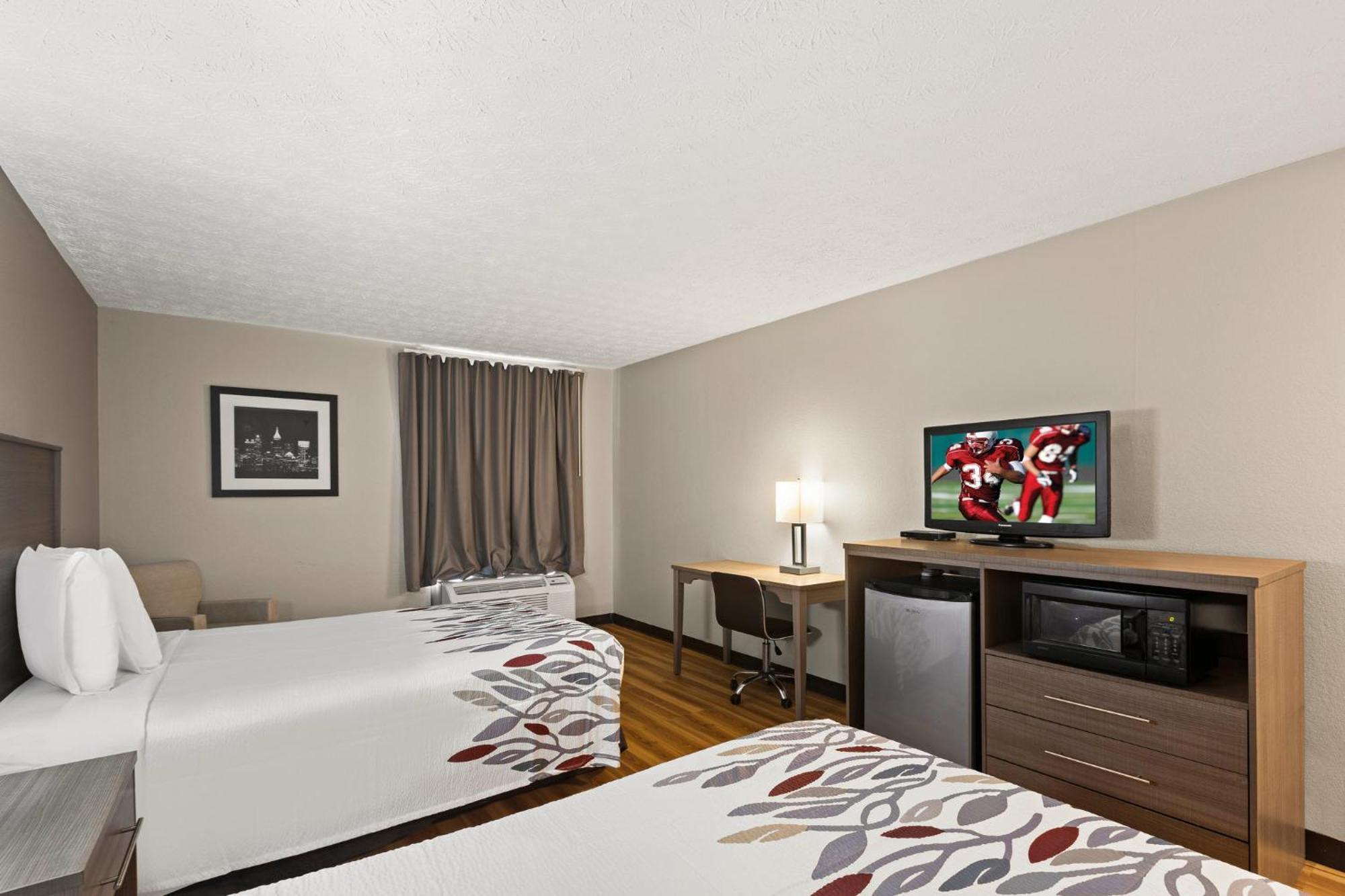 Red Roof Inn & Suites Ньюнен Экстерьер фото