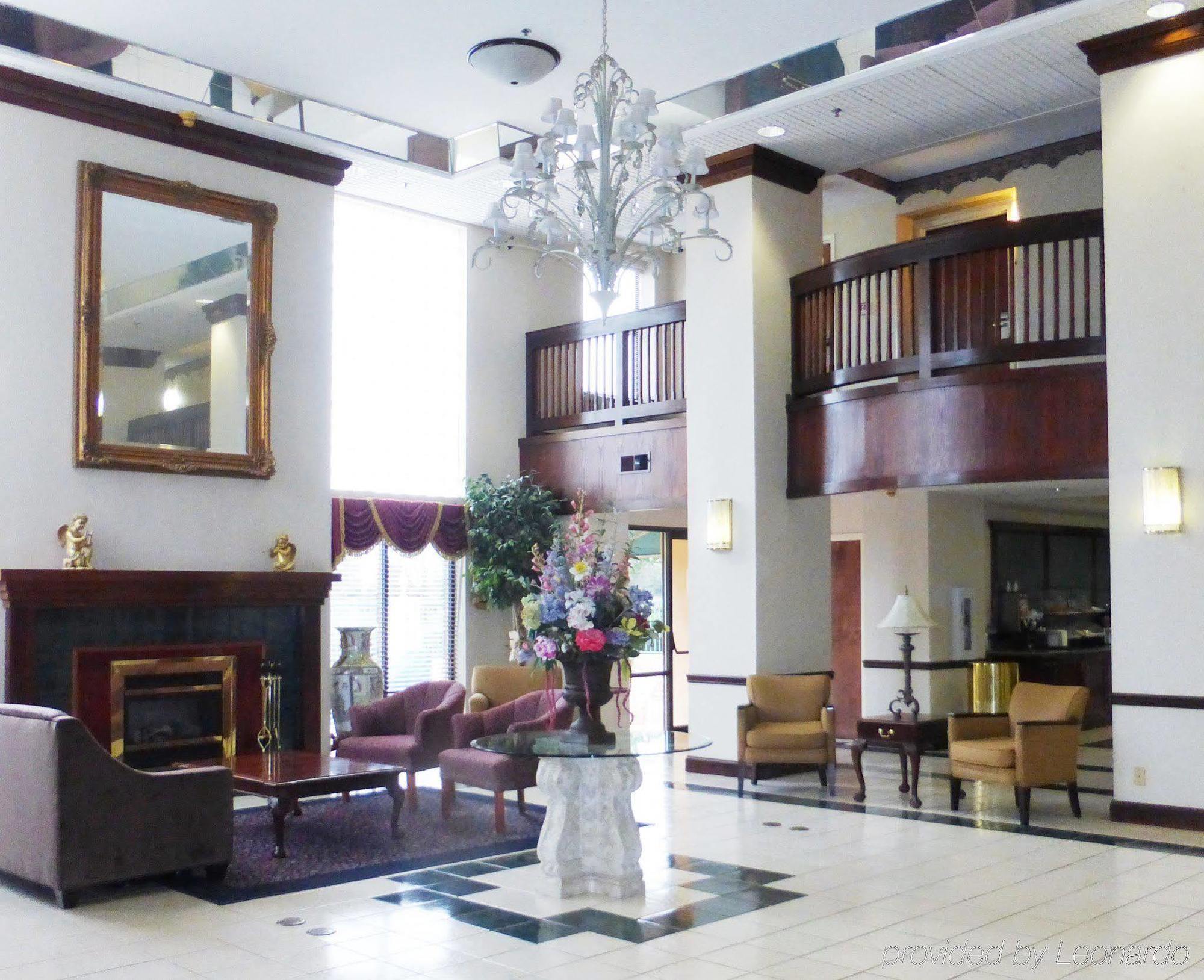 Red Roof Inn & Suites Ньюнен Экстерьер фото